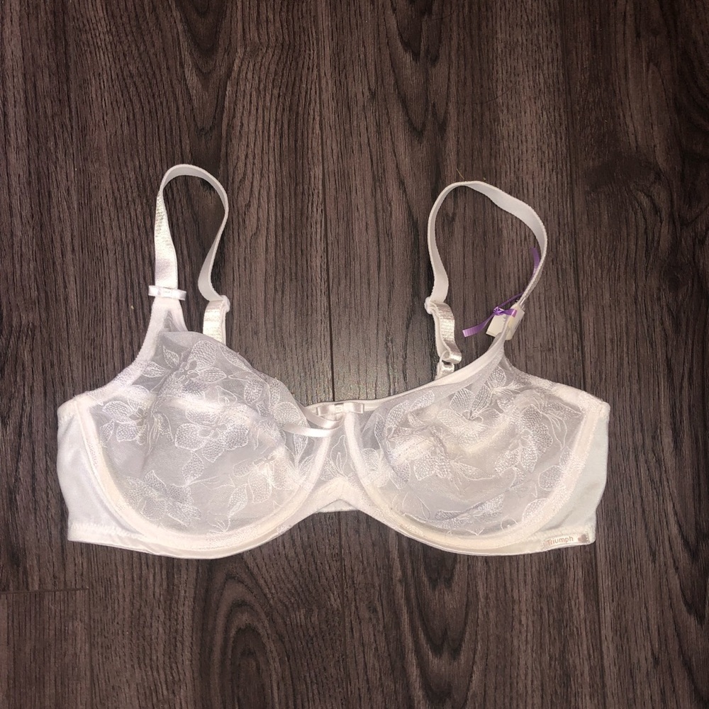 Triumph 36D White Unpadded underwire support bra